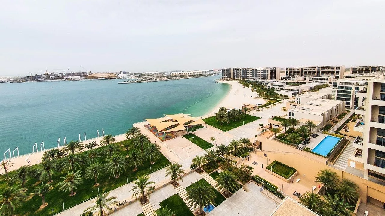 Al Zeina: A Luxurious Waterfront Community in Abu Dhabi
