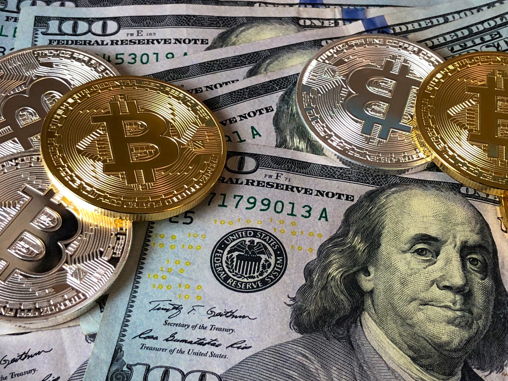 How to Make Money Online in Dubai: 10 Lucrative Ways